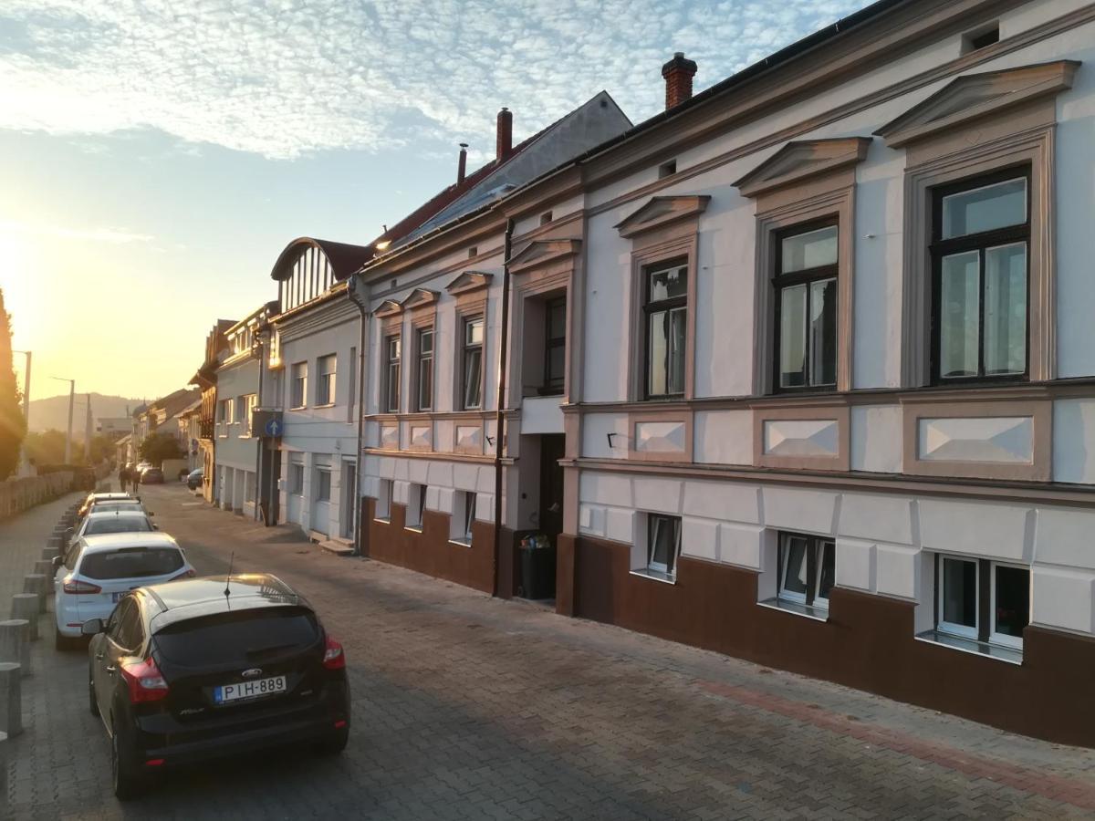 Aradi Apartman Pécs Esterno foto